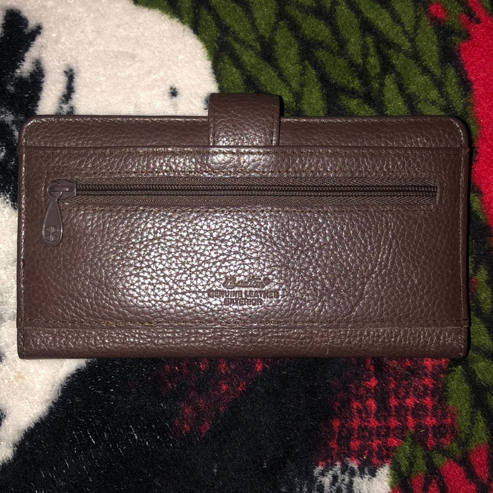 Buxton genuine leather exterior tri fold